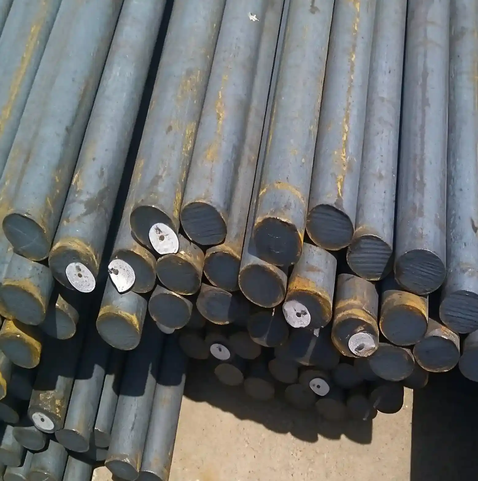 Vacuum degassed steel round rods for special steel supply